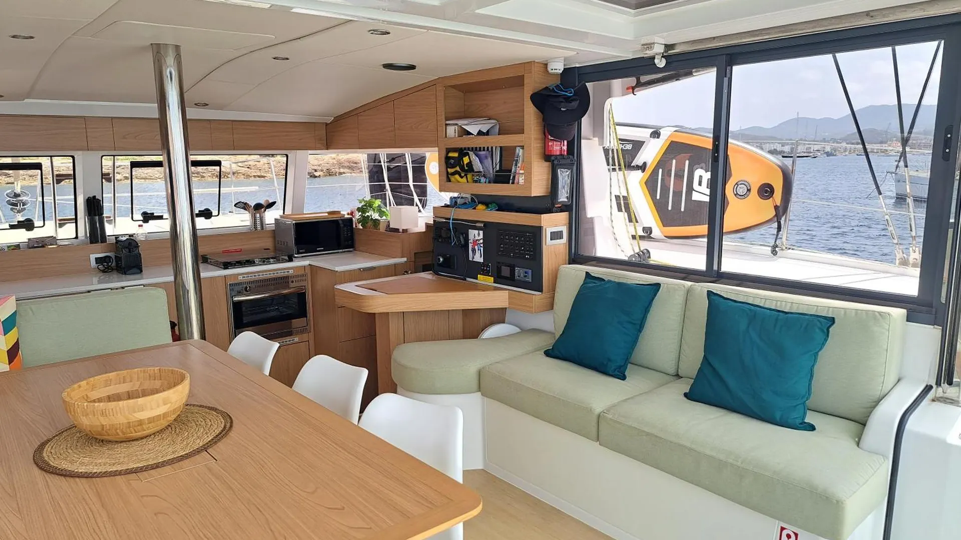 Botel Dortoka Catamaran Hotel Sitges