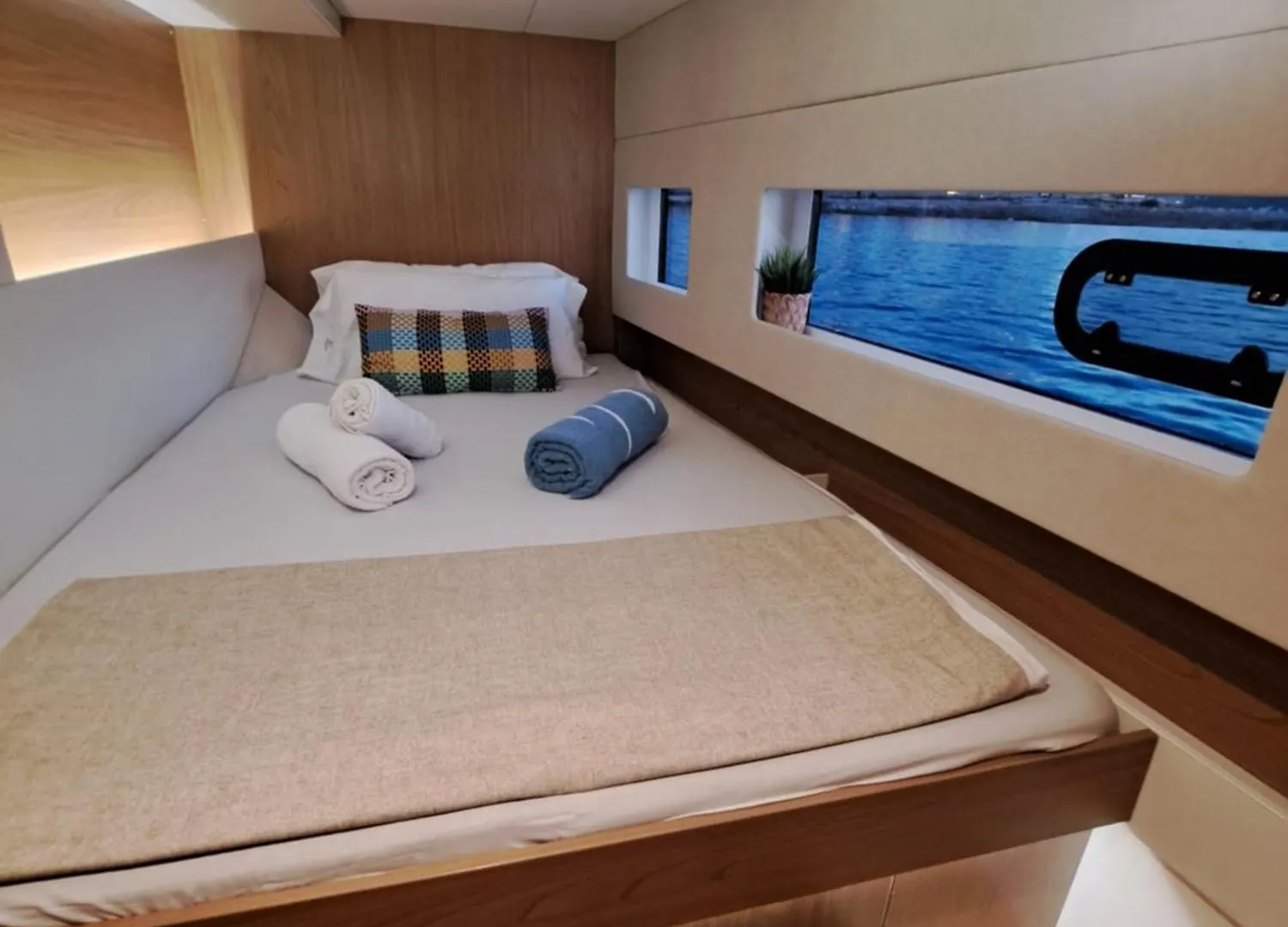 Dortoka Catamaran Hotel Sitges