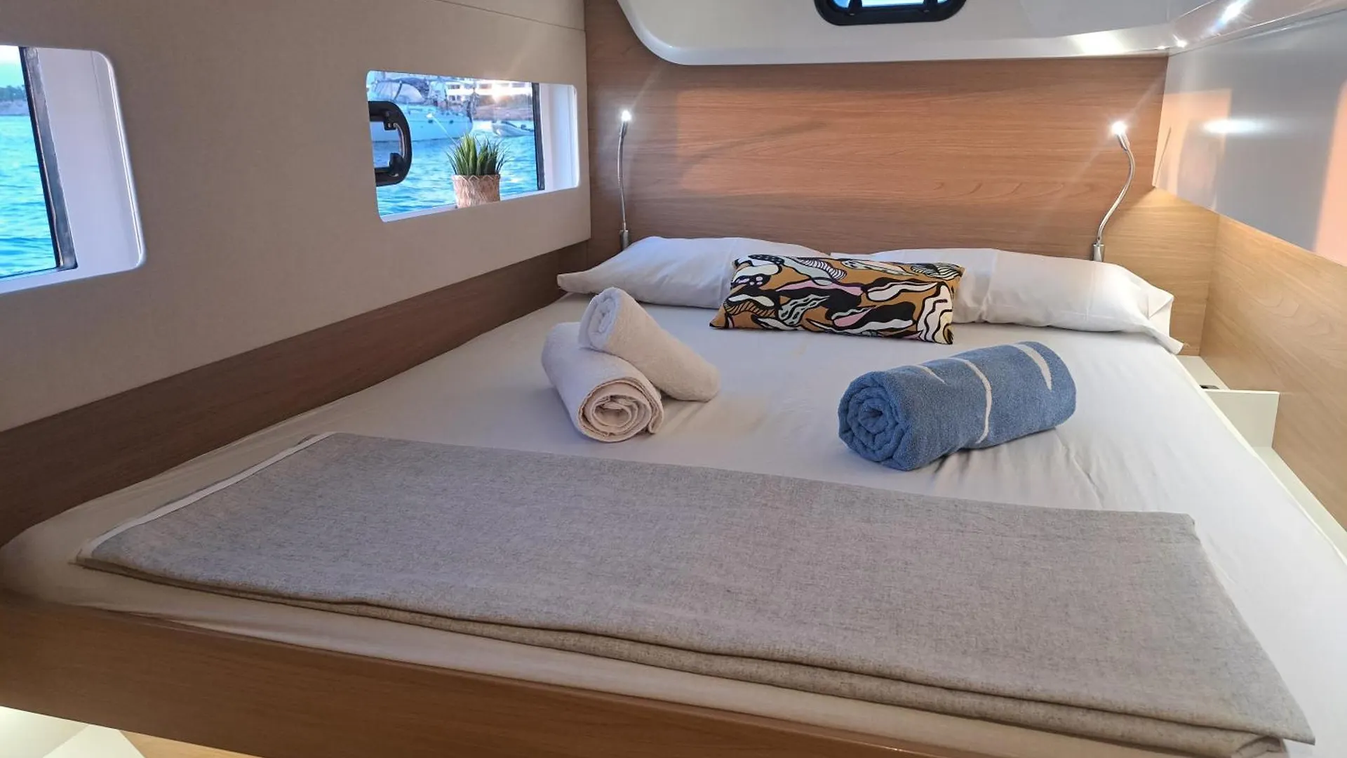 Dortoka Catamaran Hotel Sitges 0*,