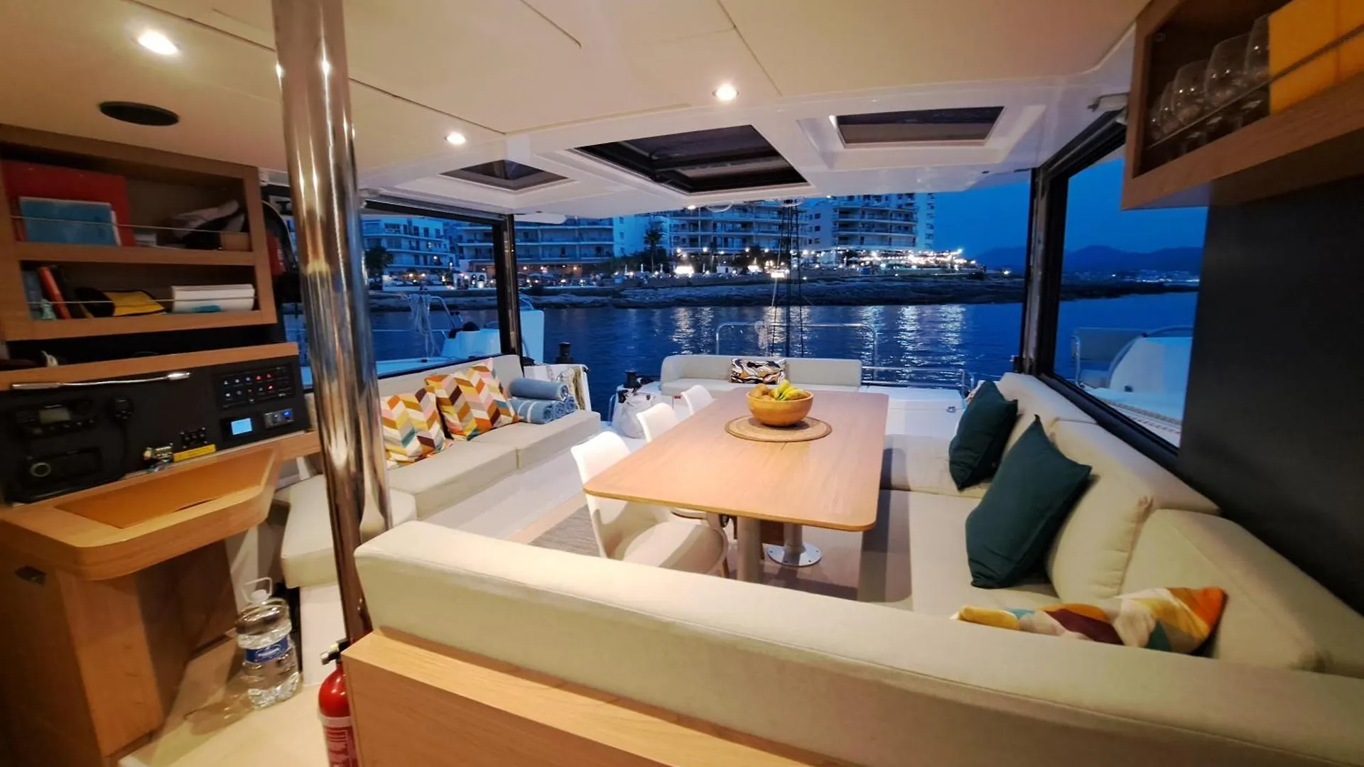Botel Dortoka Catamaran Hotel Sitges