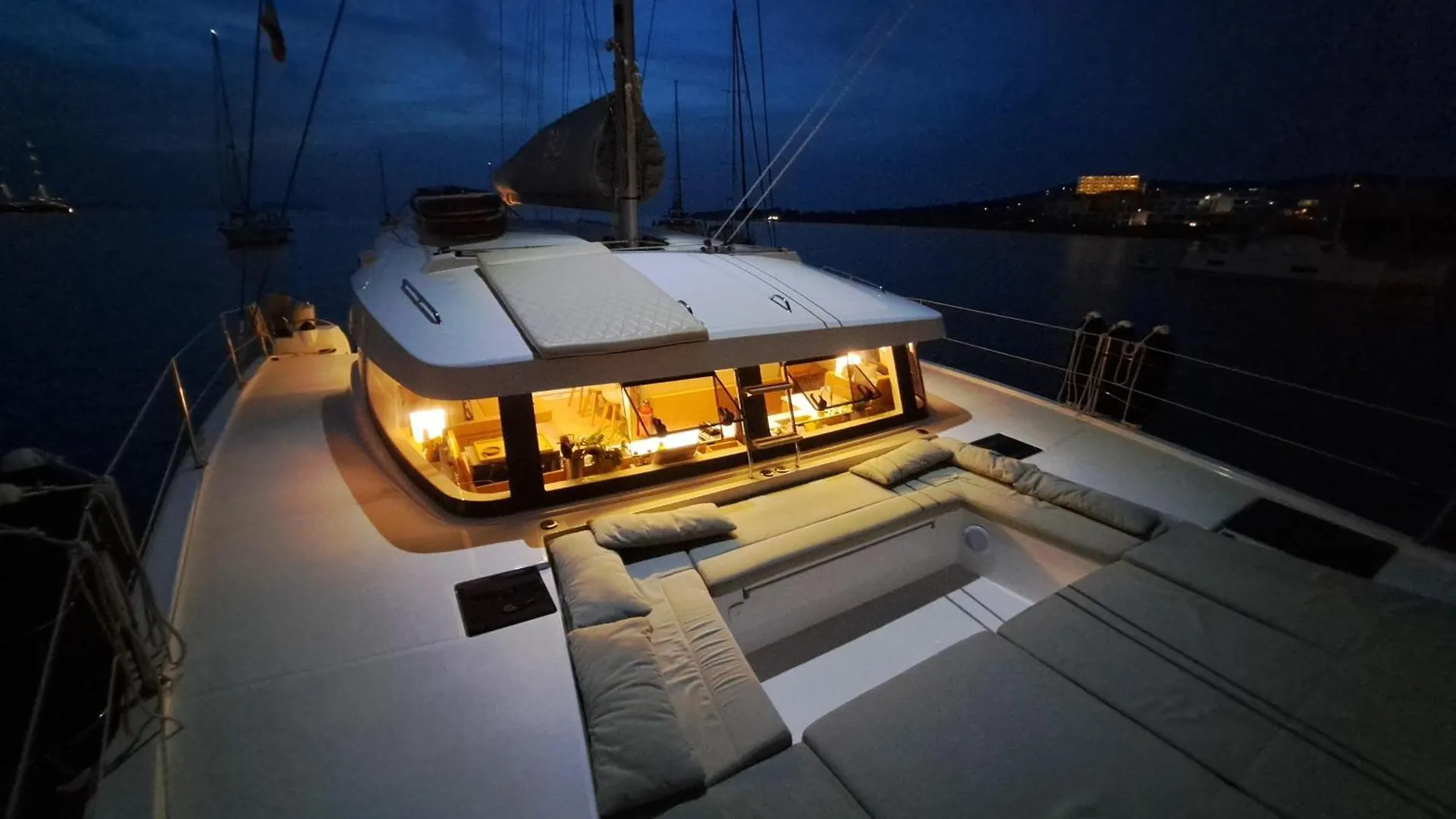 Dortoka Catamaran Hotel Sitges Botel