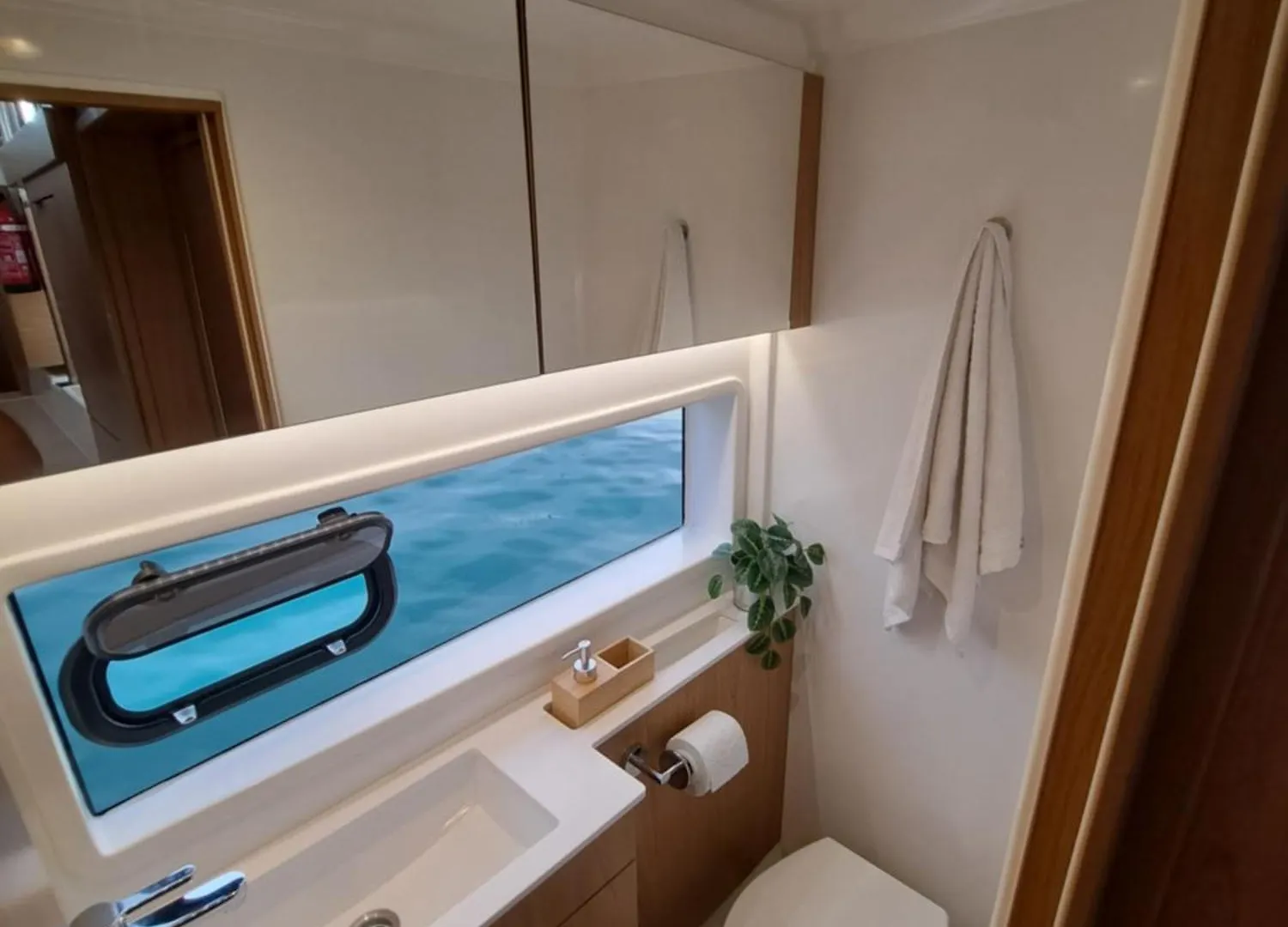 Dortoka Catamaran Hotel Sitges