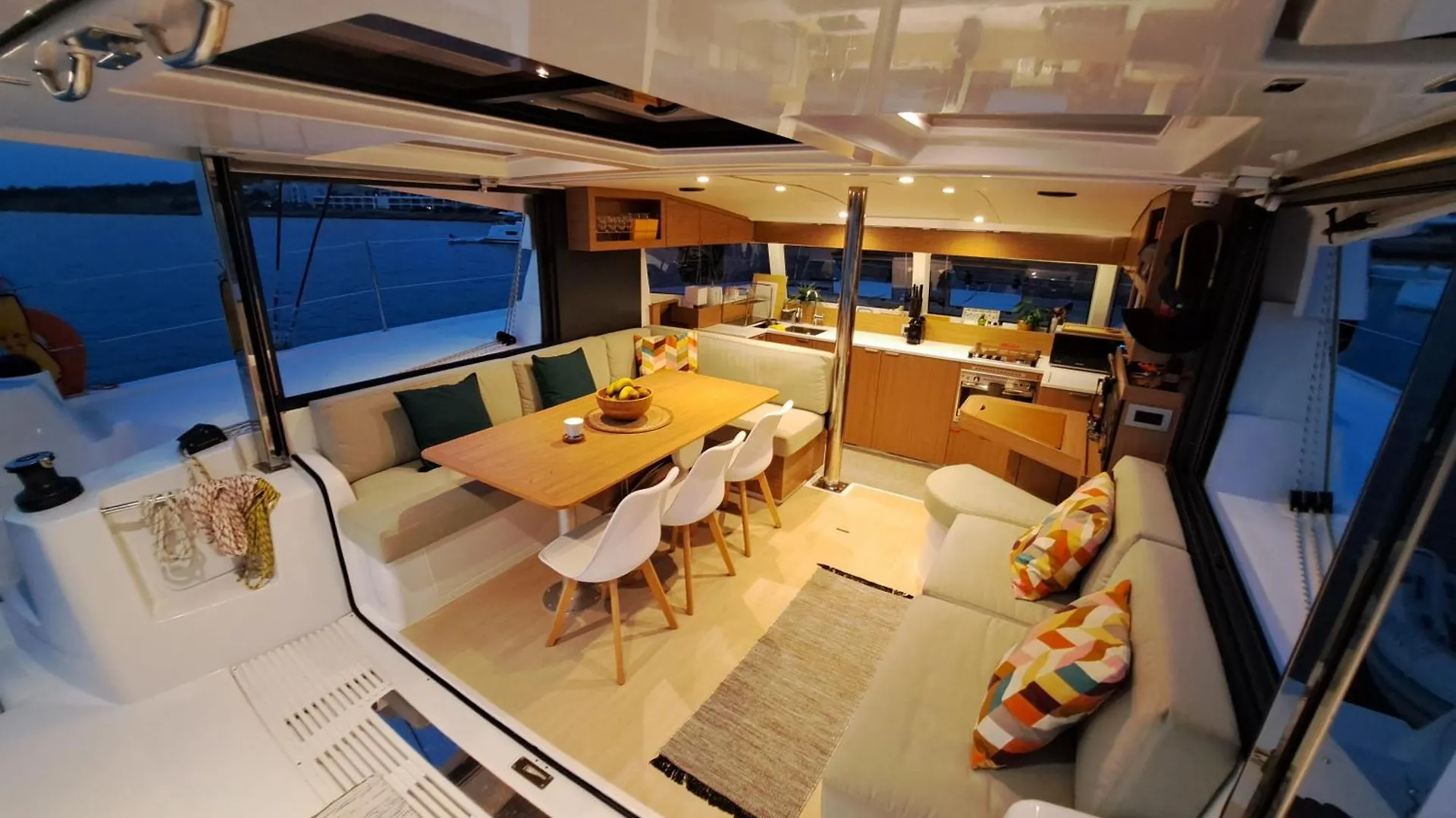 Dortoka Catamaran Hotel Sitges
